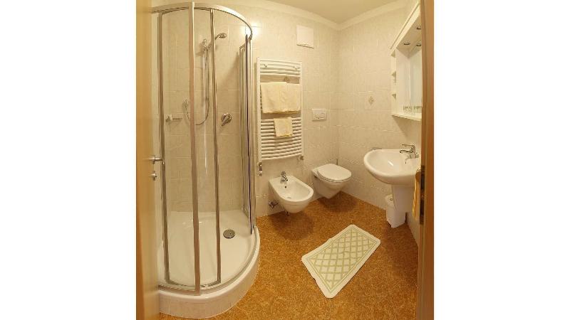 Hotel Trenker - Oda