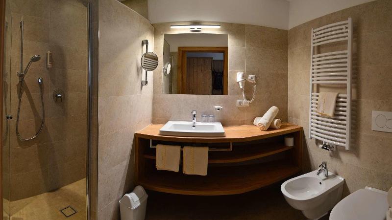 Hotel Trenker - Oda