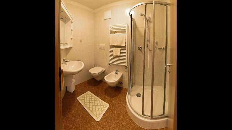 Hotel Trenker - Oda