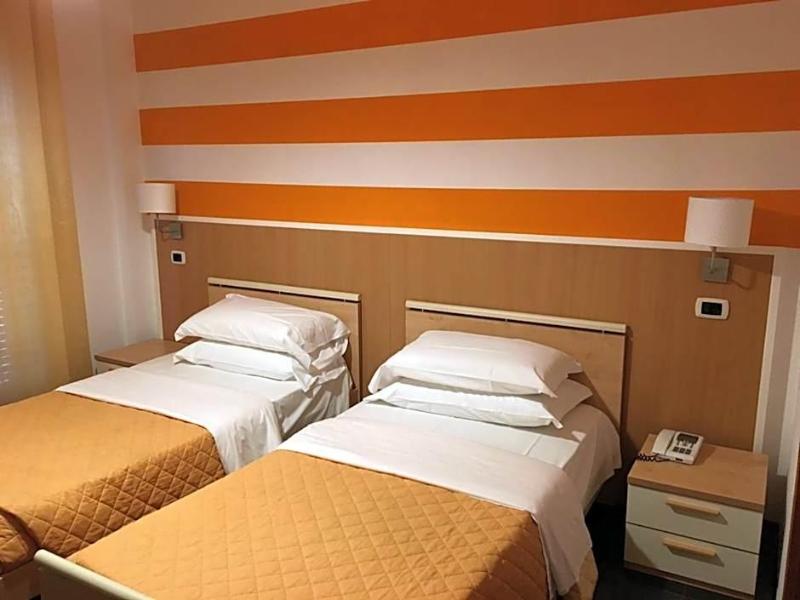 Twelve Hotel - Genel