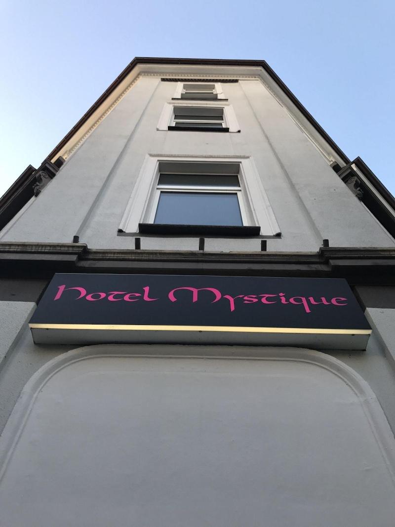 Hotel Mystique - Genel
