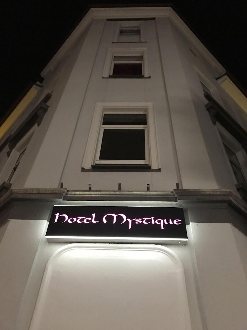 Hotel Mystique - Genel