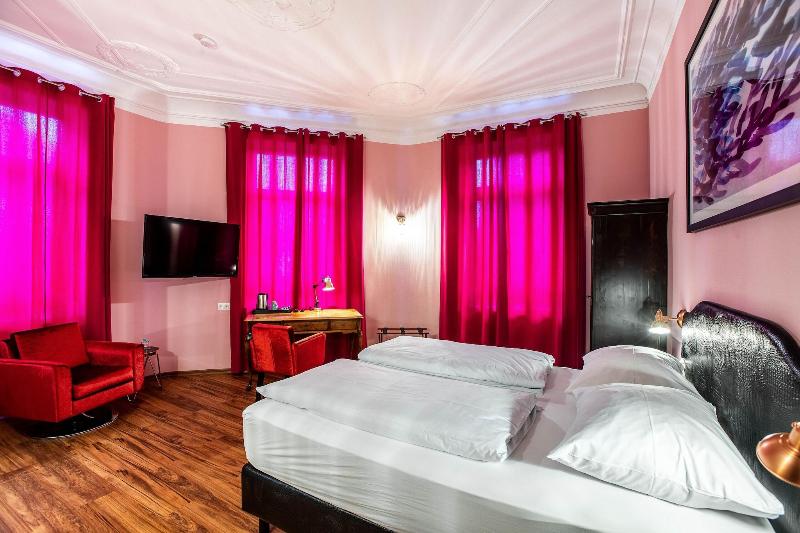 Hotel Mystique - Genel