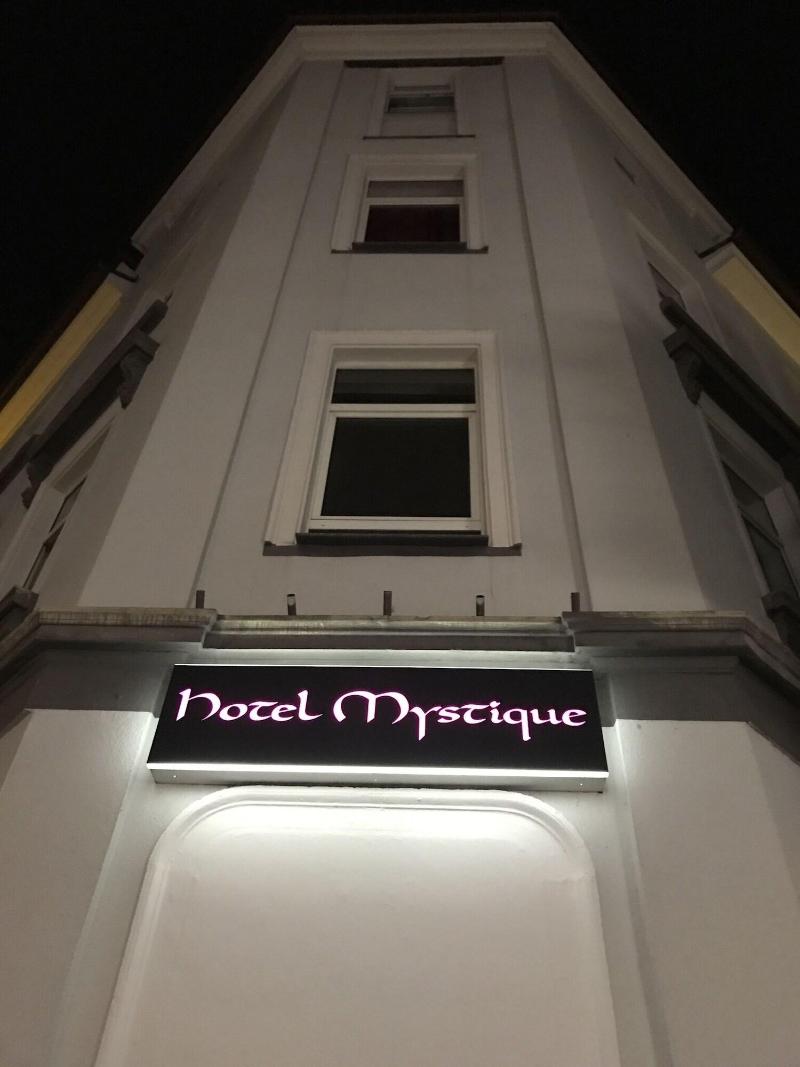 Hotel Mystique - Genel