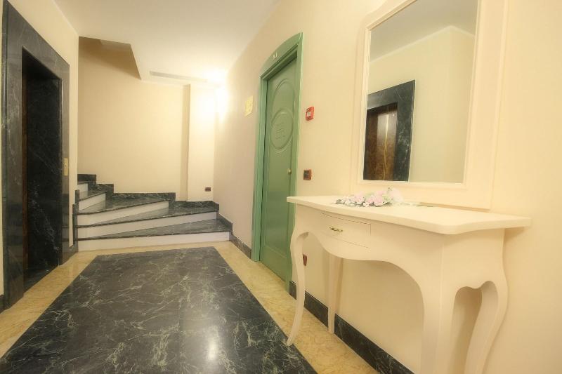Hotel Rojan - Lobi