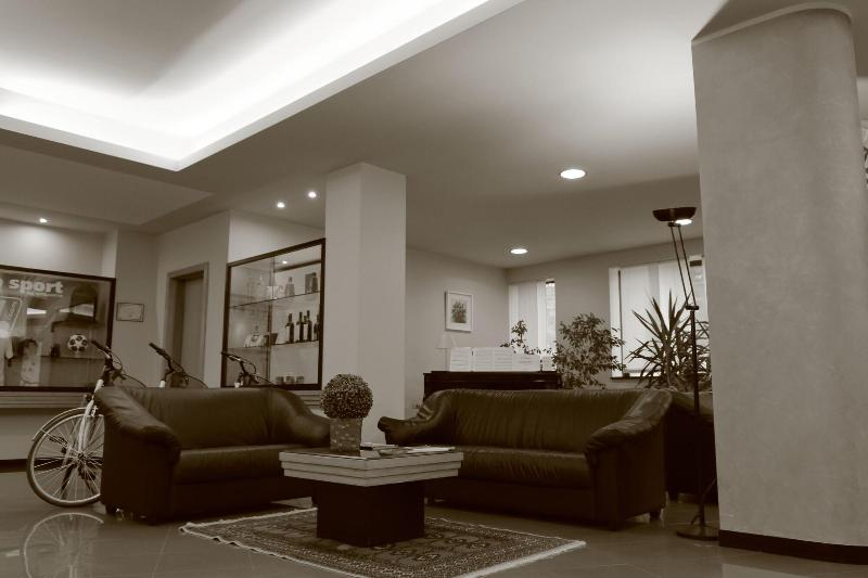Hotel Romanisio - Lobi
