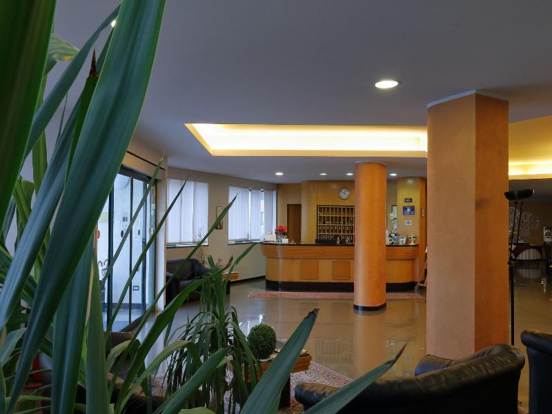 Hotel Romanisio - Lobi