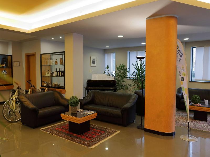 Hotel Romanisio - Lobi