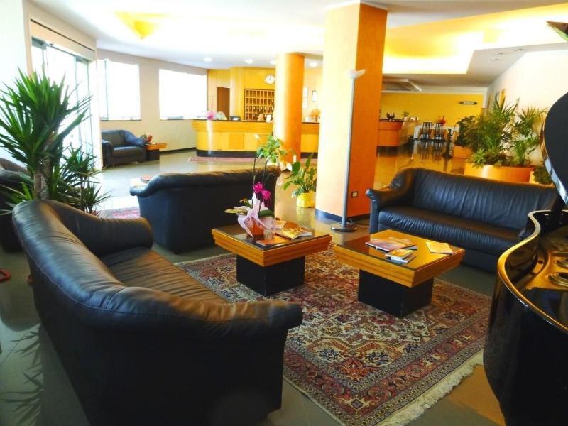 Hotel Romanisio - Lobi