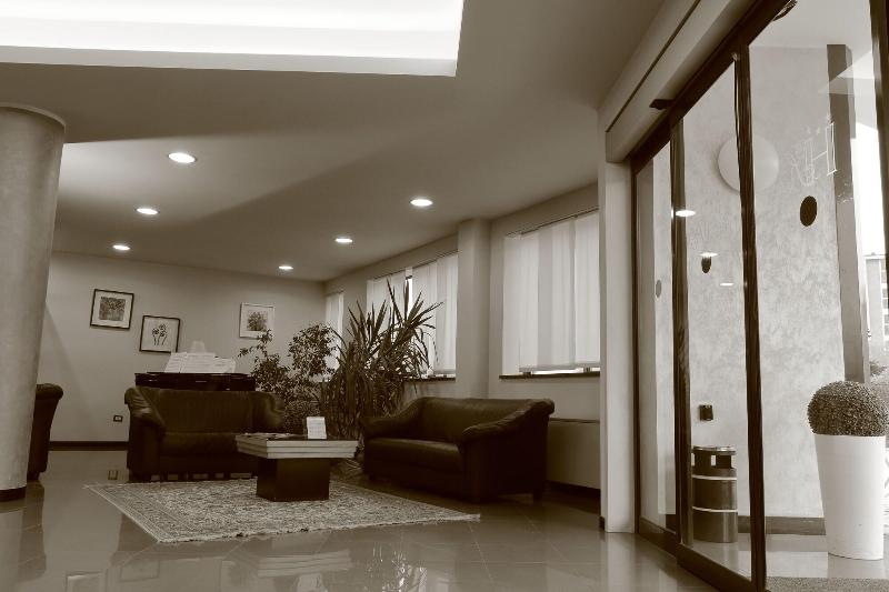 Hotel Romanisio - Lobi