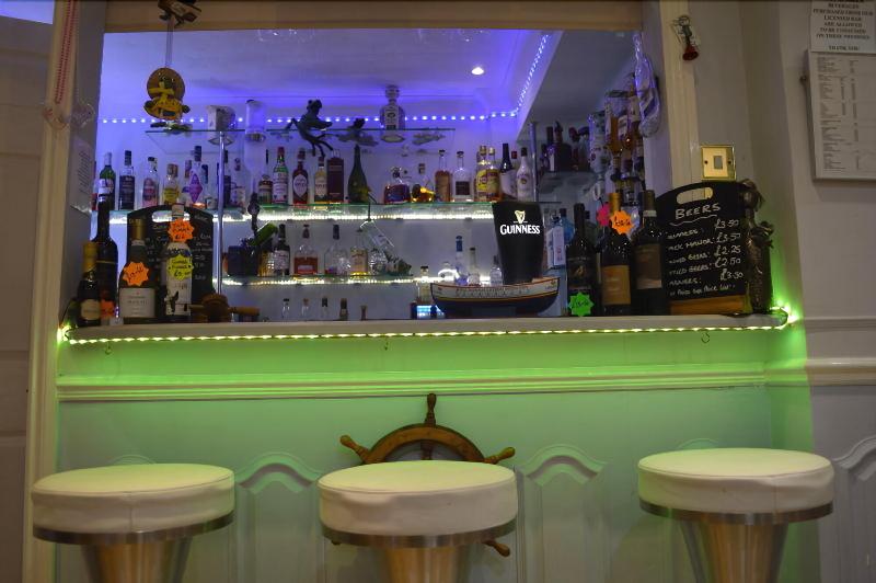 Watersedge Guest House - Bar
