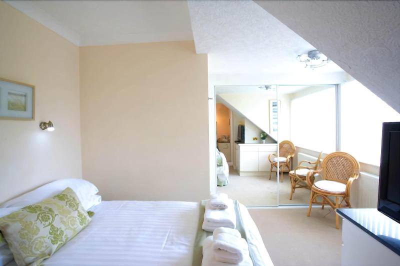 Watersedge Guest House - Oda