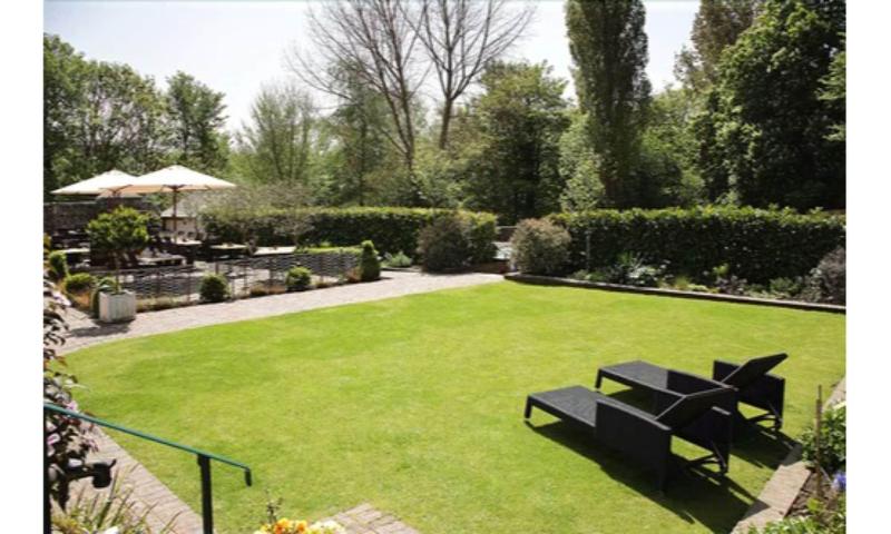 Wingrove House - Genel