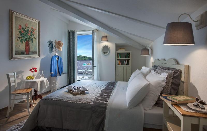 Roncaglia Suite - Oda