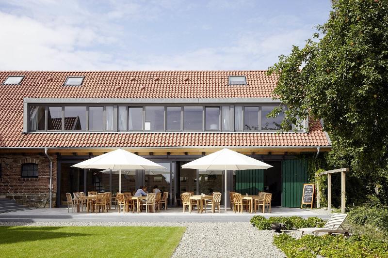 Yard Boarding Hotel - Teras