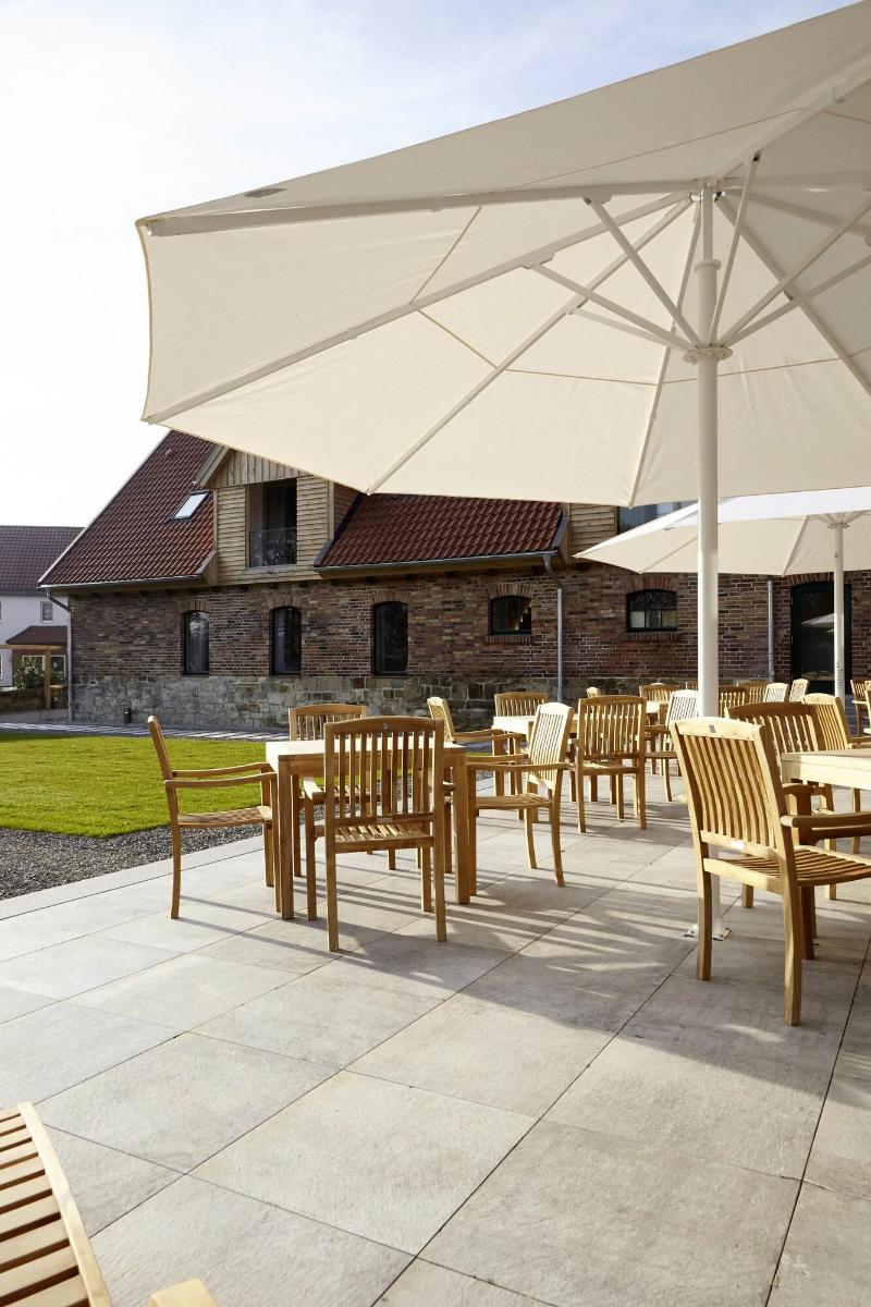 Yard Boarding Hotel - Teras