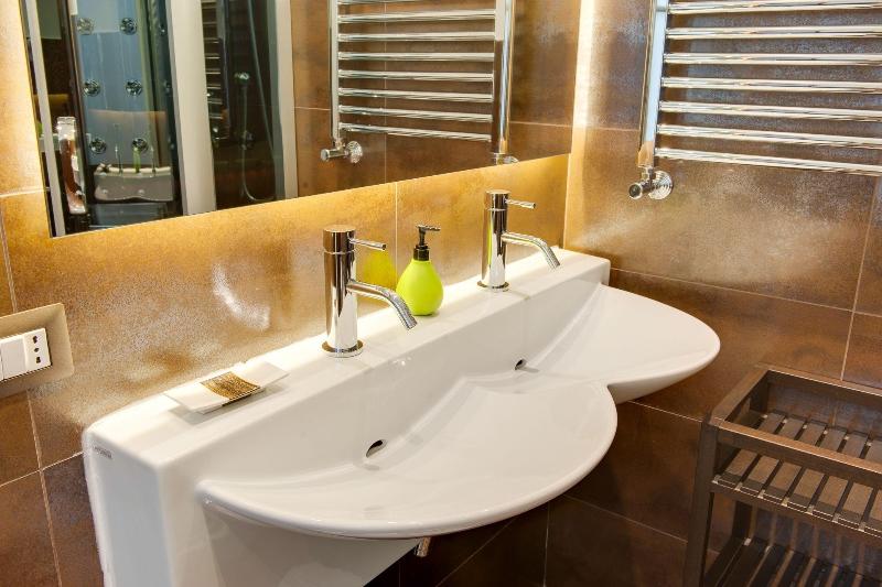 Lh Royal Suites - Oda