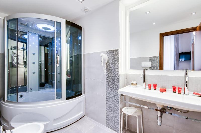 Lh Royal Suites - Oda
