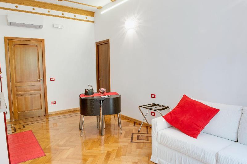 Lh Royal Suites - Oda