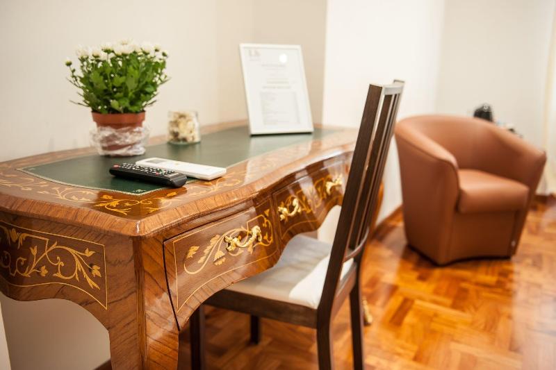Lh Royal Suites - Oda