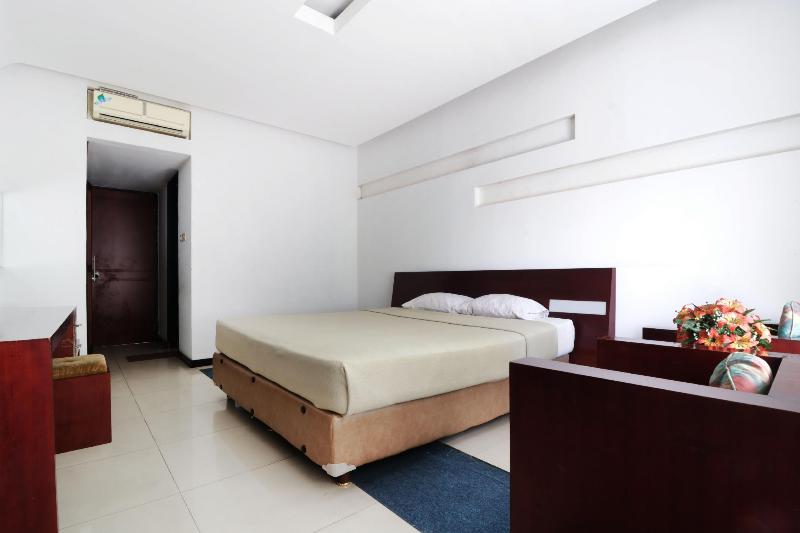 Hotel Istana Bandung by ZUZU - Oda