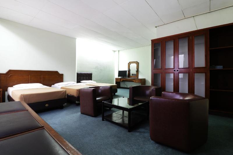 Hotel Istana Bandung by ZUZU - Oda