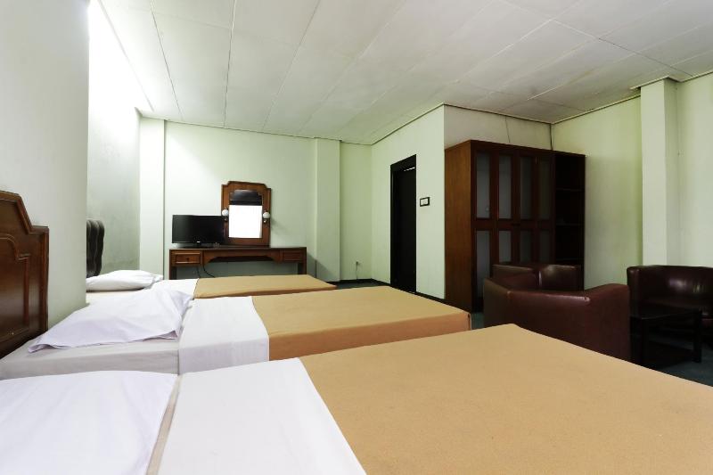 Hotel Istana Bandung by ZUZU - Oda