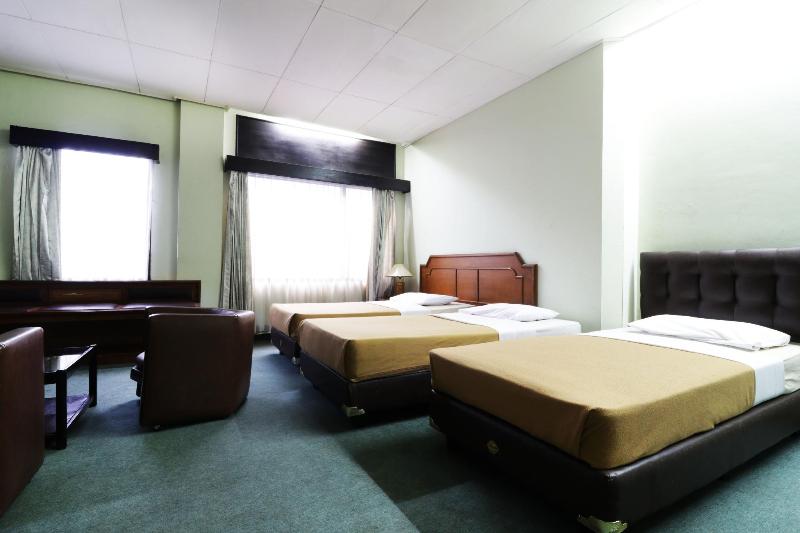 Hotel Istana Bandung by ZUZU - Oda