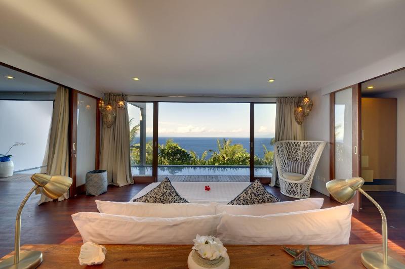 Malimbu Cliff Villa - Oda