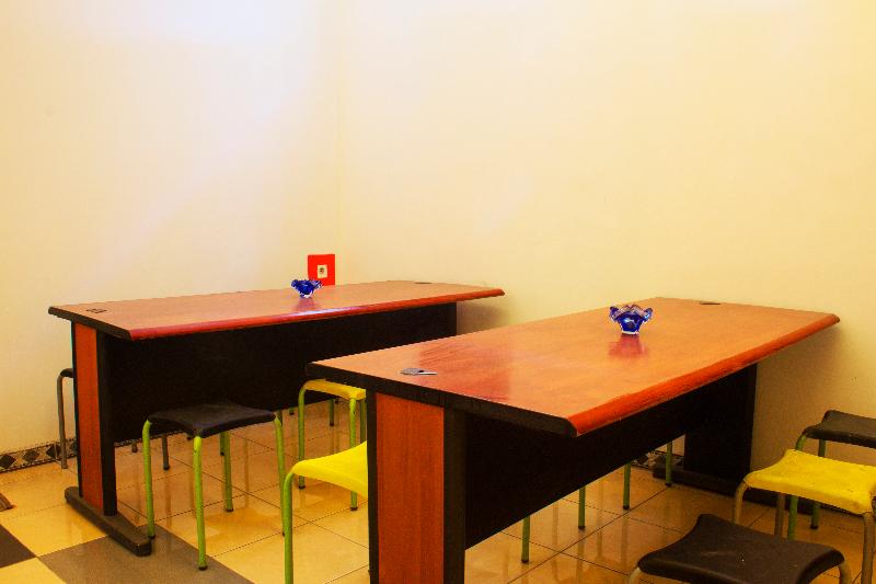 New Priok Indah Syariah Hotel by ZUZU - Restoran