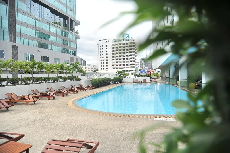 Golden Tulip Sovereign Hotel Bangkok - Havuz