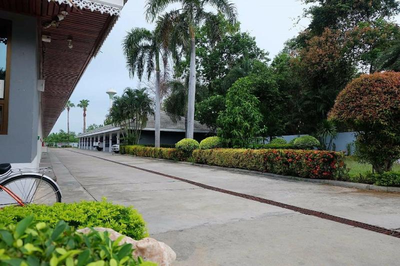 Bypass And Resort - Lobi
