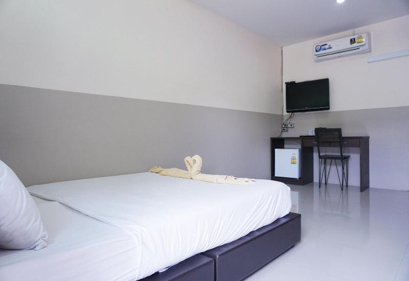 Puangpech Hotel - Oda
