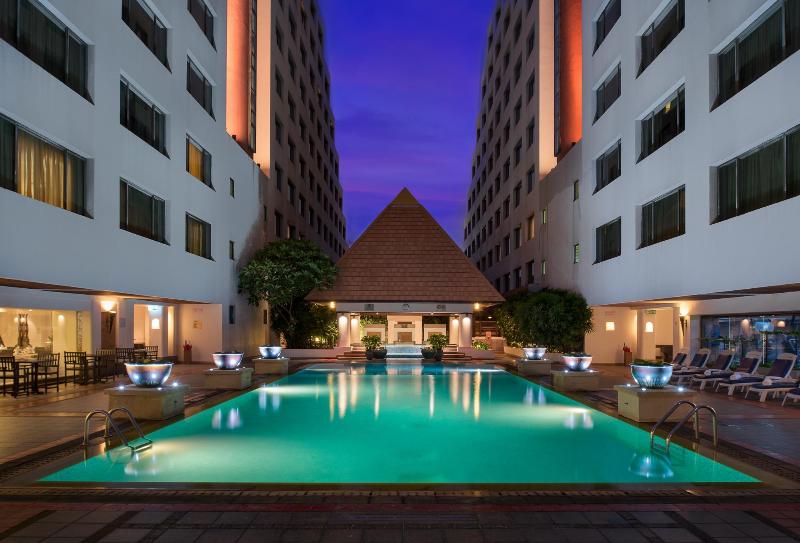 The Twin Towers Hotel - Genel