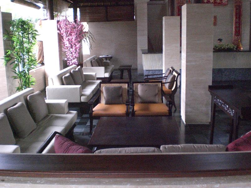 Grand Balisani Suites Hotel - Lobi