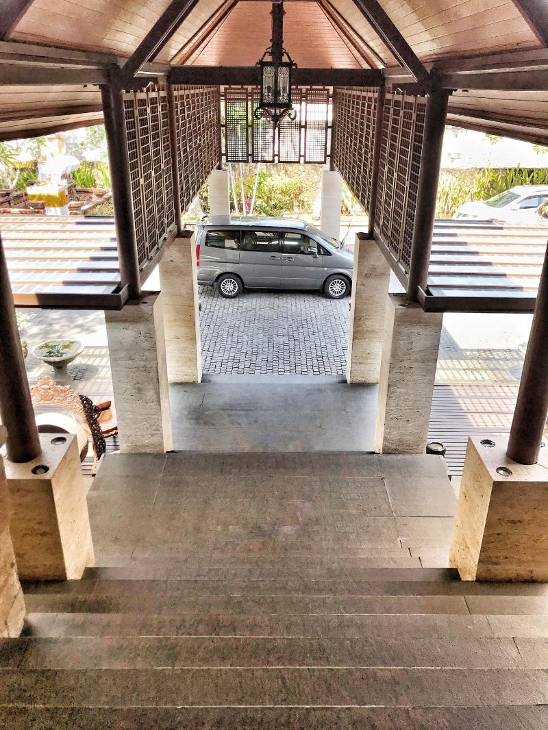 Grand Balisani Suites Hotel - Lobi