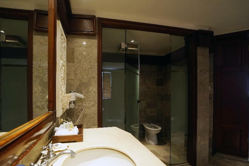 Grand Balisani Suites Hotel - Oda
