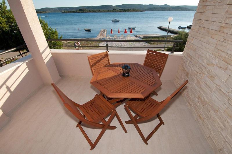 Bonamare Apartments - Genel