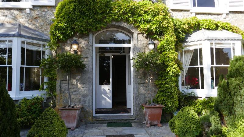 Kerrington House - Genel