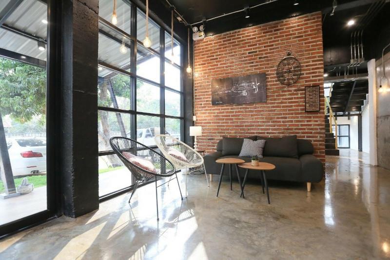 Manonnee Hotel - Lobi