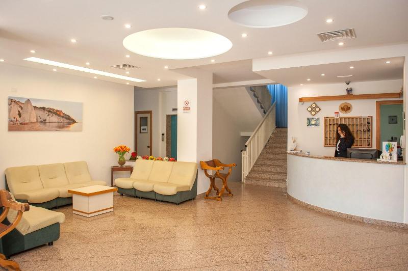 Hotel Cristalda - Lobi