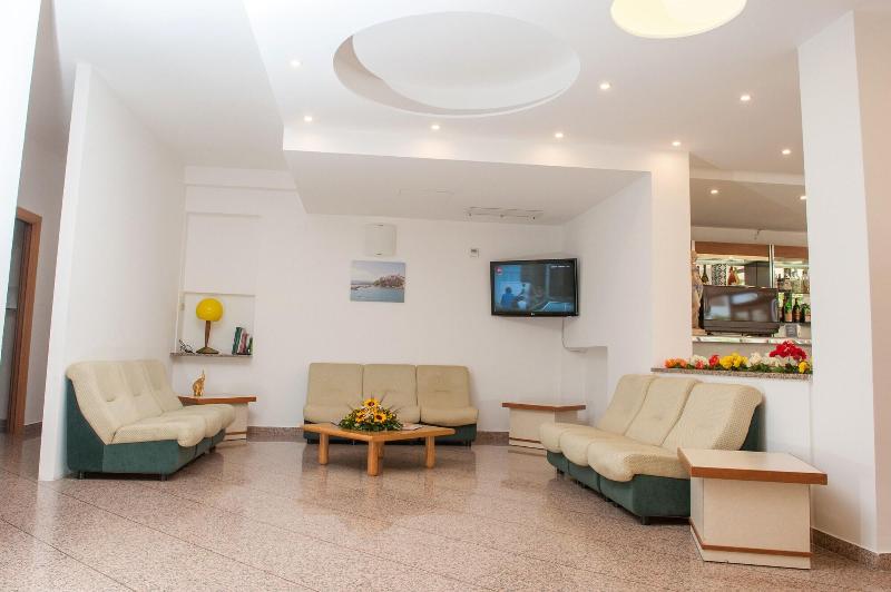 Hotel Cristalda - Lobi