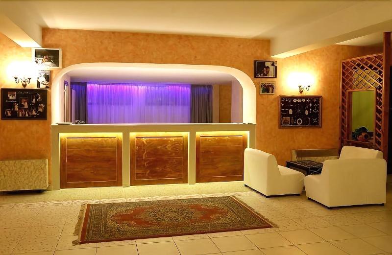 Hotel Company - Lobi