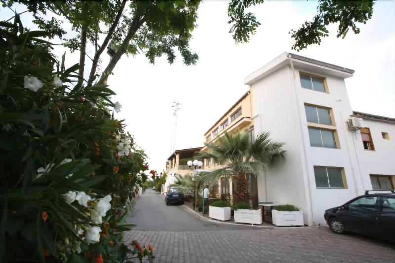 Hotel Company - Genel