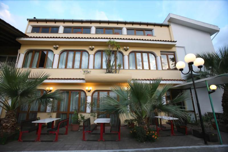 Hotel Company - Genel