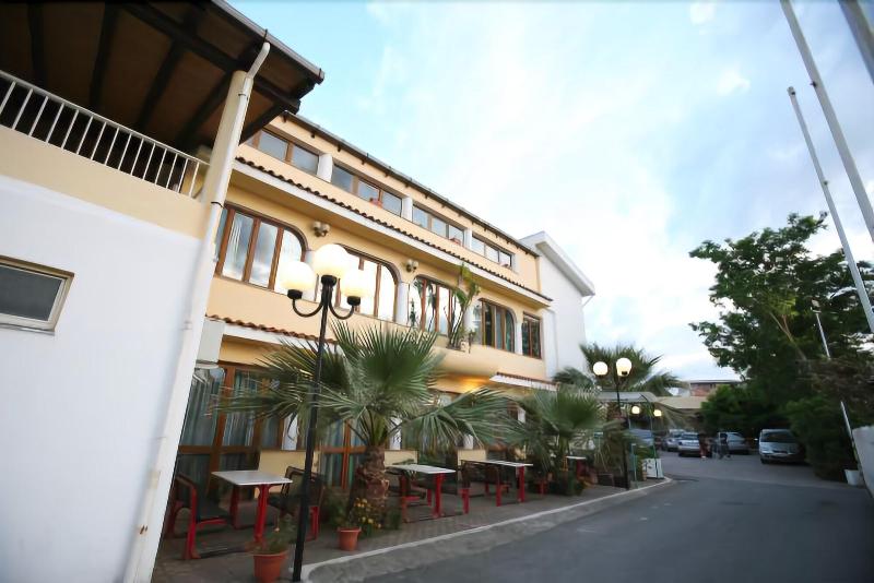 Hotel Company - Teras