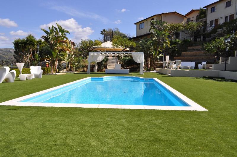 Villa Martius - Genel