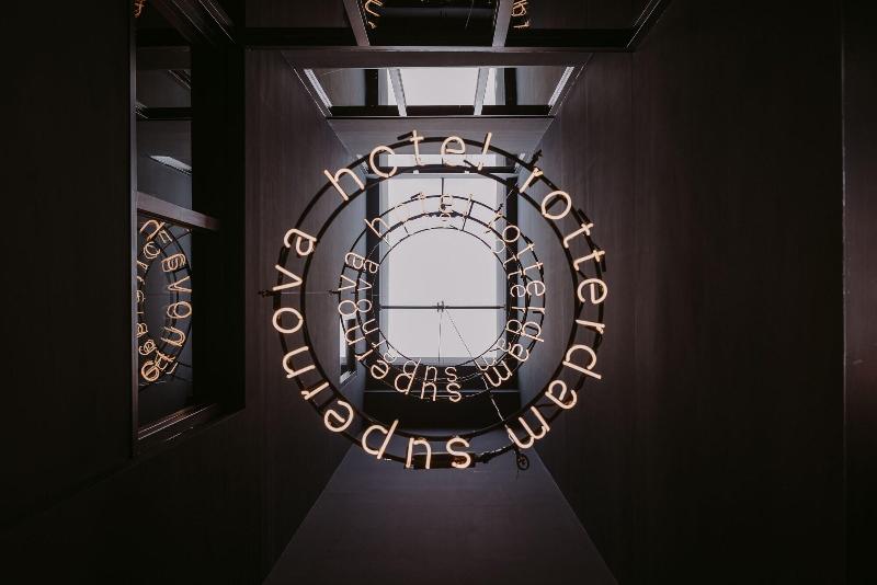 Supernova Hotel - Lobi