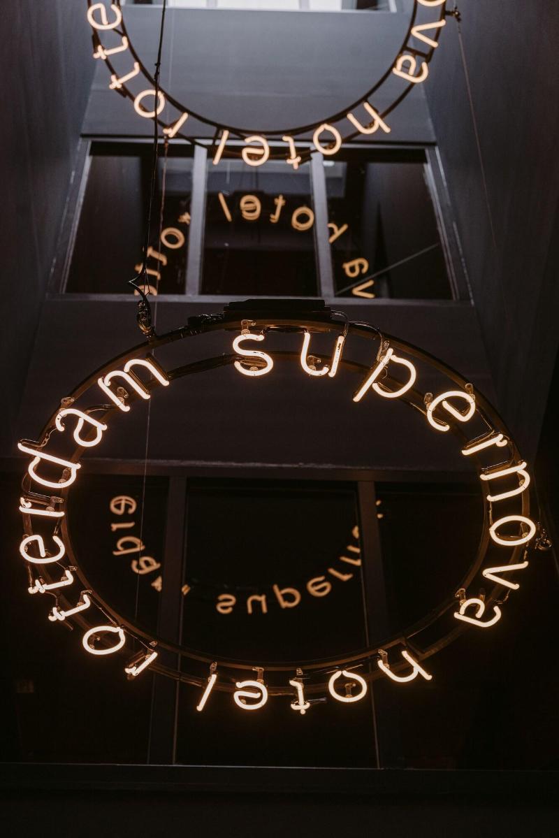 Supernova Hotel - Lobi