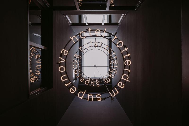 Supernova Hotel - Lobi